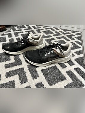 Nike Black and gold Performance Running Sneakers